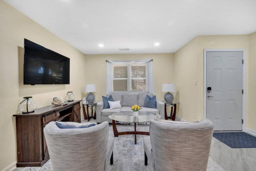 Cozy 2 Bedroom Duplex In Charlotte, Jacuzzi, Sleeps 6 Plus 2 Exteriér fotografie