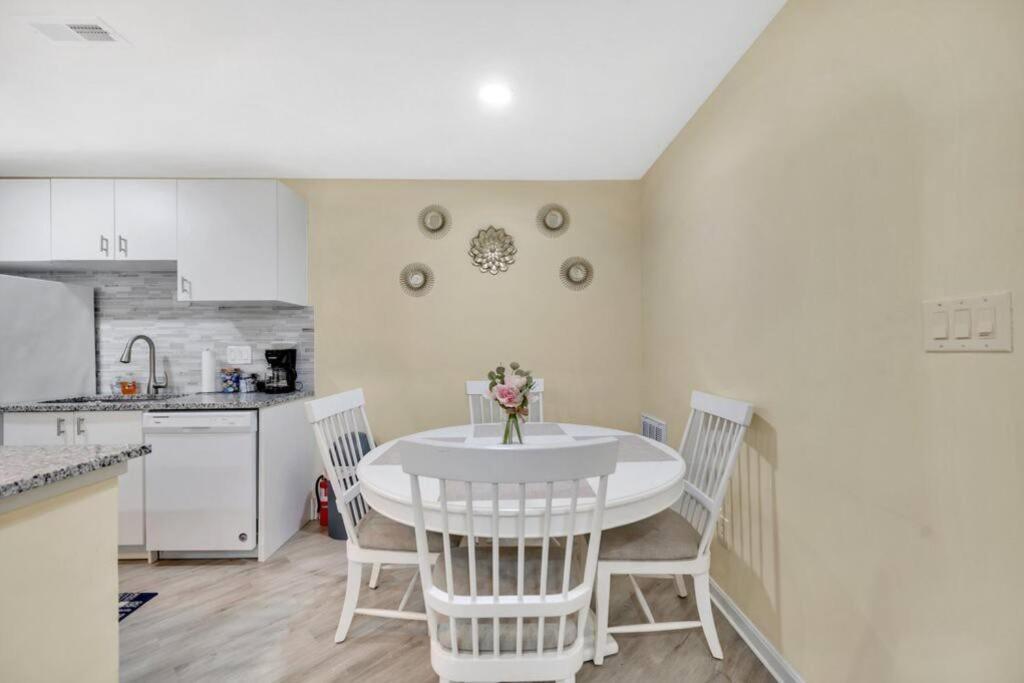 Cozy 2 Bedroom Duplex In Charlotte, Jacuzzi, Sleeps 6 Plus 2 Exteriér fotografie