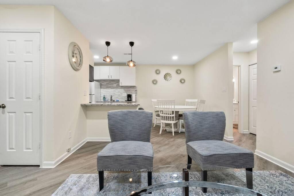 Cozy 2 Bedroom Duplex In Charlotte, Jacuzzi, Sleeps 6 Plus 2 Exteriér fotografie