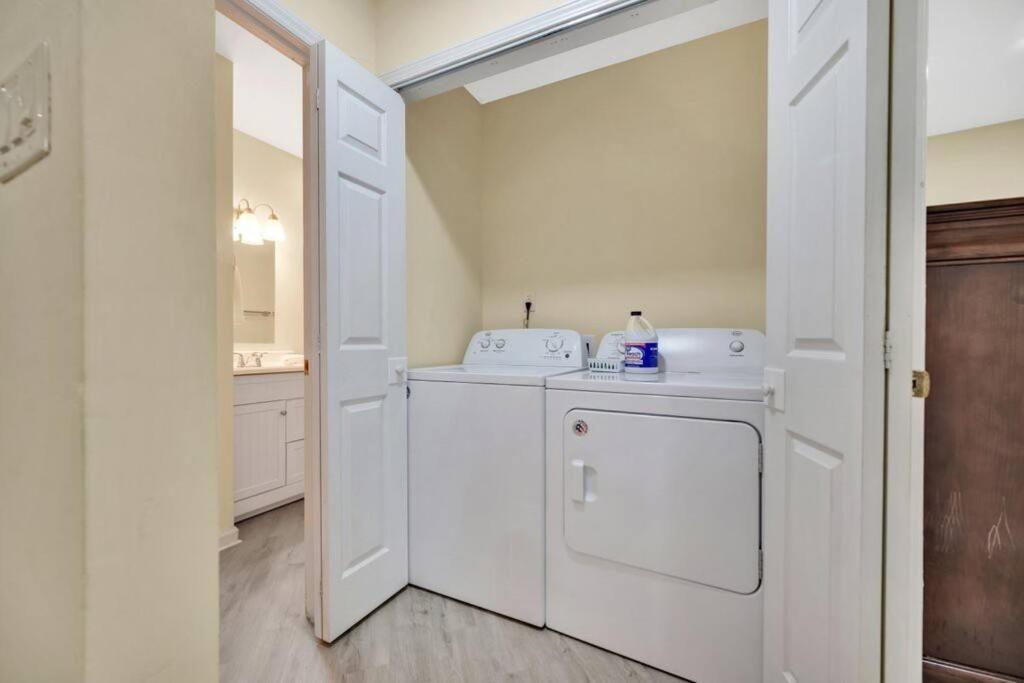 Cozy 2 Bedroom Duplex In Charlotte, Jacuzzi, Sleeps 6 Plus 2 Exteriér fotografie